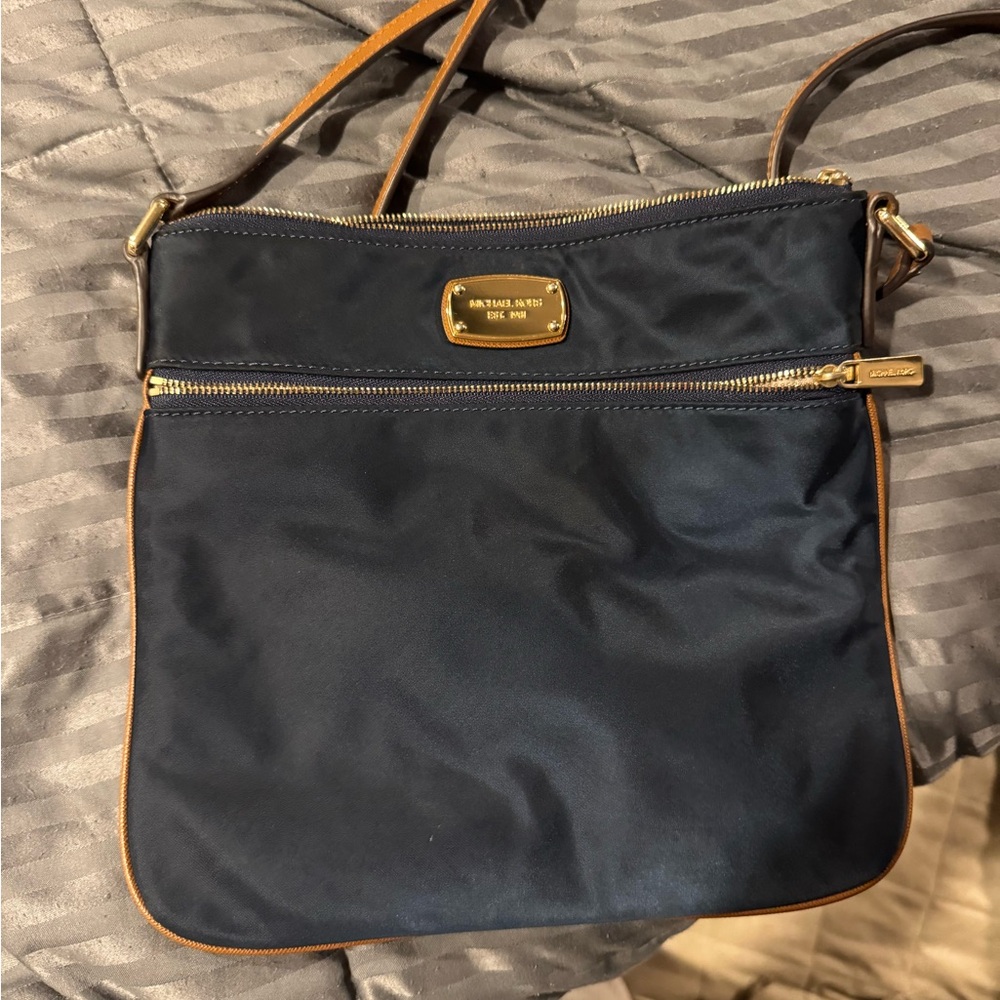 Michael Kors Cross body bag. In great condition